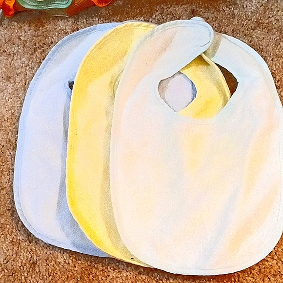 12 Baby bibs, different sizes, different colors, No tears No holes No holes. - Picture 4 of 5